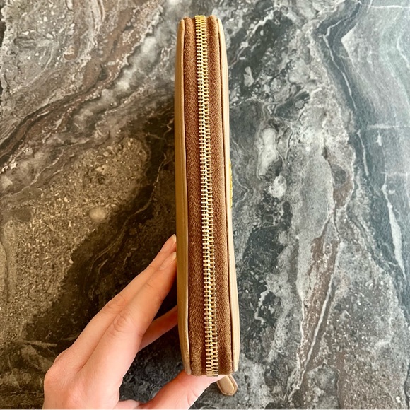 Authentic Prada Saffiano Leather Wallet - Picture 3 of 9